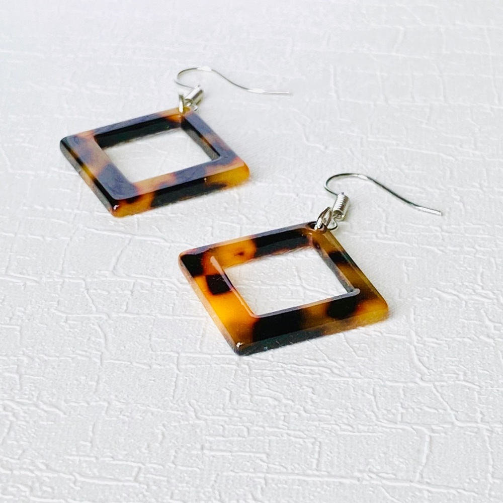 Tortoise Shell Earrings Light Weight dangle